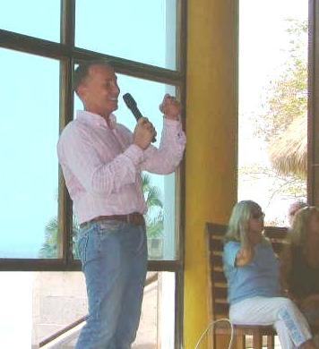 Paul Crist speaks to Town hall gathering in Puerto Vallarta